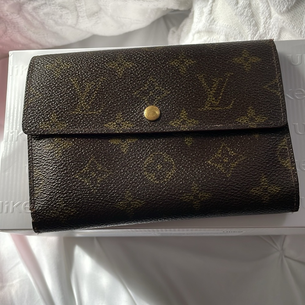Authentic LV Alexandra Wallet - Picture 2 of 11